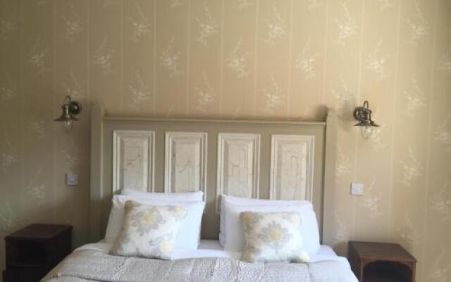 Riverbank, Country Pub and Guesthouse