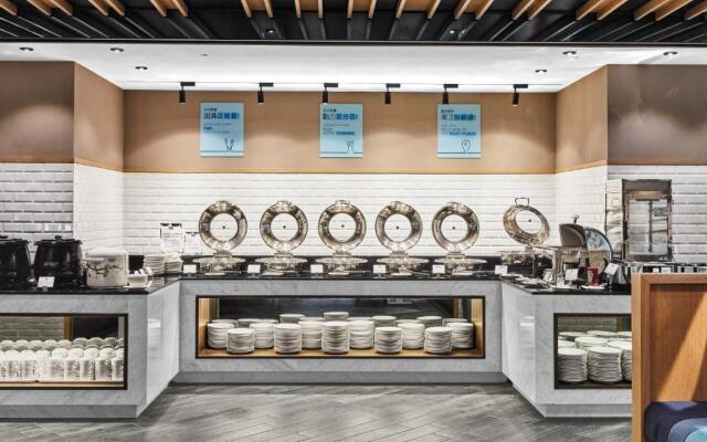 Holiday Inn Express Kaohsiung Love River by IHG