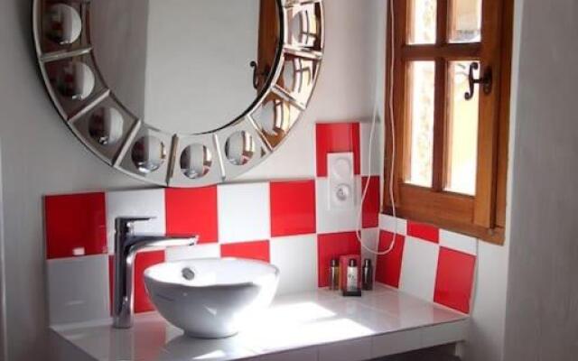 le 1835, studio rouge-Corail