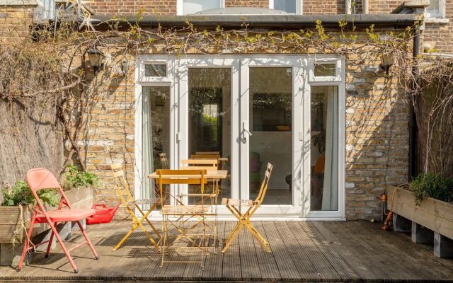 2 Bedroom House With Garden in Tooting