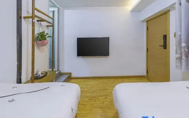 Kaiya Hotel (Kunming Yuantongshan Honghui Hospital Store)