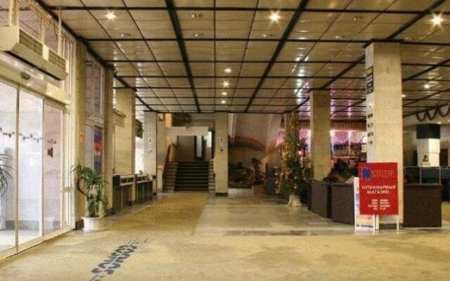 Hotel Cosmos