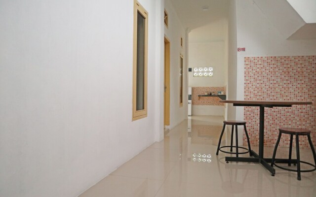 Sachila Residence Syariah  by OYO Rooms