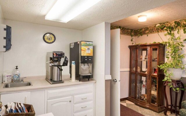 Super 6 Inn and Suites