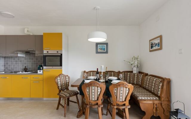 Elegant Villa in Jasenice With Private Swimming Pool