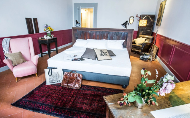 Soprarno Suites