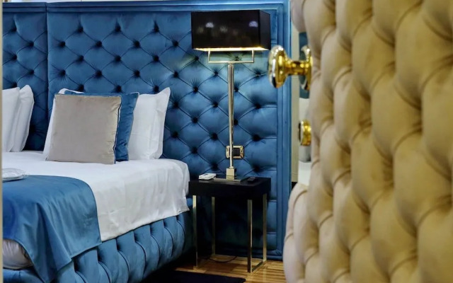 Trevi Diamond Luxury Suites & Jacuzzi