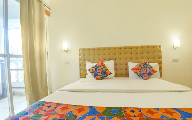 Fabhotel Grand Royal Palms