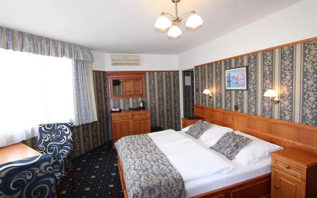 Old Prague Hotel