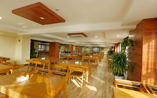 Caifu Holiday Hotel
