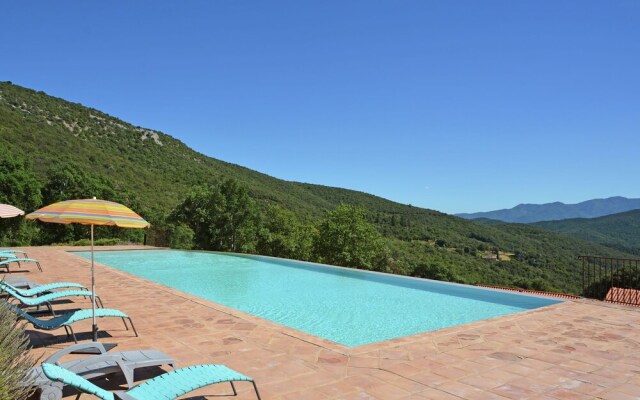 Chic Farmhouse With Swimming Pool in Prunet-et-Belpuig