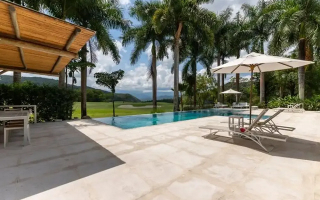 w Amazing 4BR Villa w Pool at Mesa de Yeguas