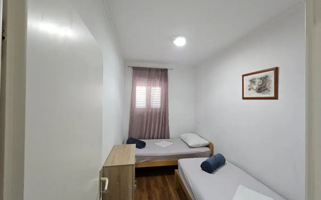 Modern Apartment Nikola in a Quiet Area