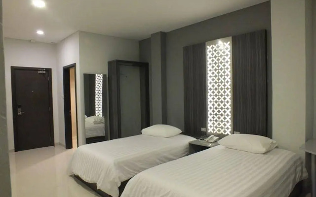 Studio Inn & Suites