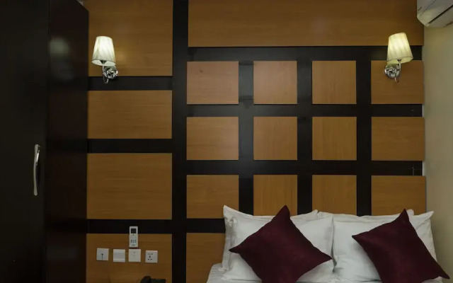 Iris Gold Suite