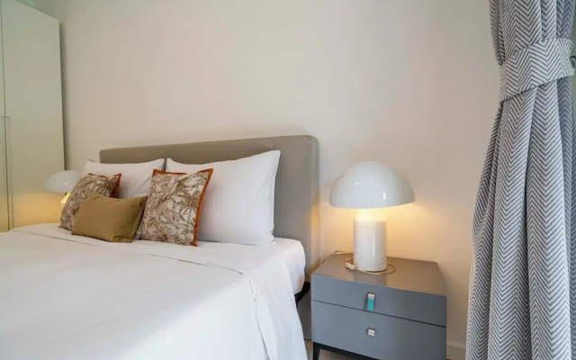 Tyms Stylish 3BR 2BA Apt Xujiahui Shops