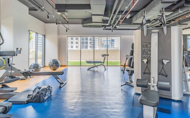 Spacious Art Deco Apt with Burj,Canal Views