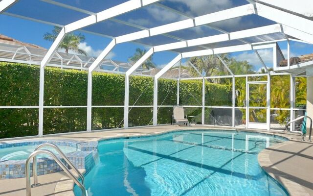 Centrally Located Pet-friendly Home With spa and Pool