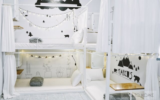 The Art - Nice To Home Saigon - Hostel