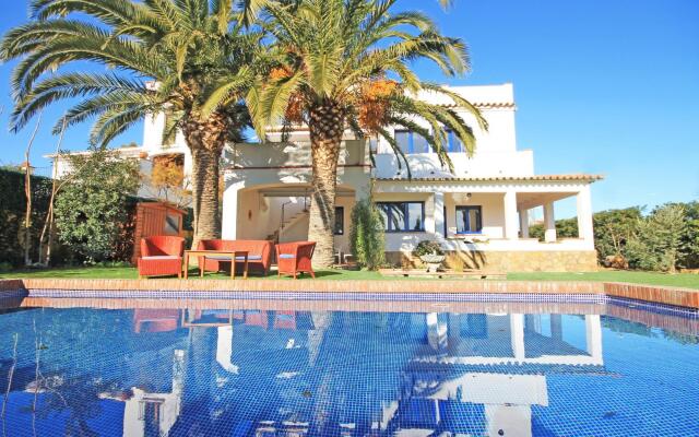 Sol in L'Escala with 4 bedrooms and 3 bathrooms