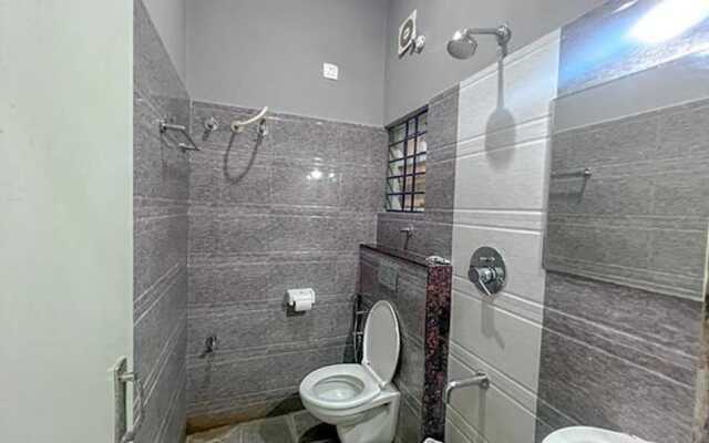 Fabhotel Gateway Suites