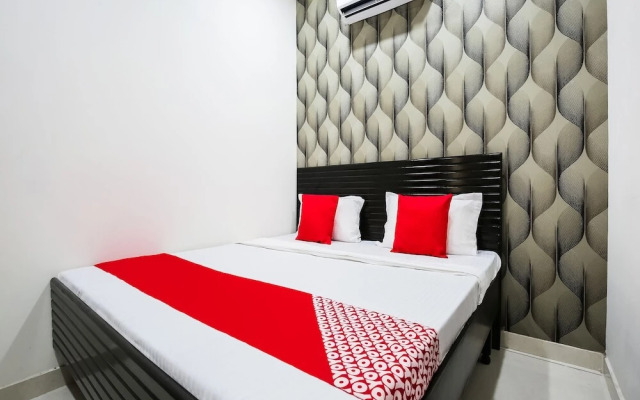 Royal Guest House by OYO Rooms