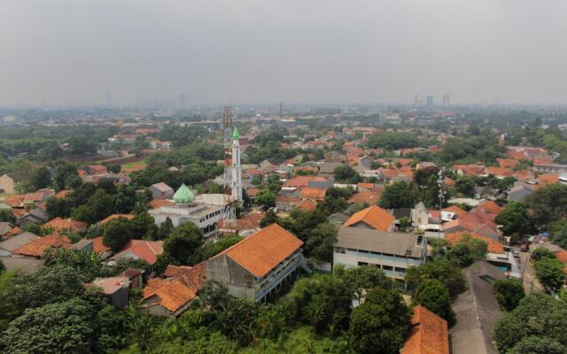 Unique and Fresh 2BR Parkland Avenue Apartment