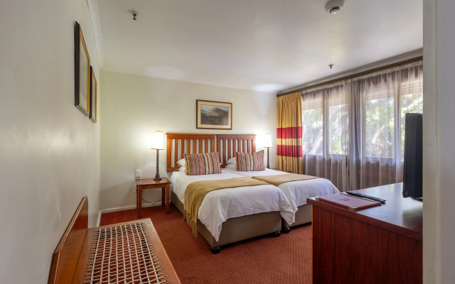 Knysna Log-Inn Hotel