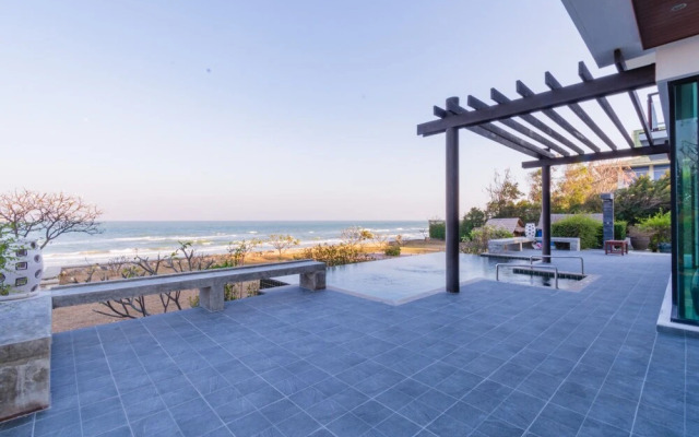 Beach Front 4 Bedroom Pool Villa RV