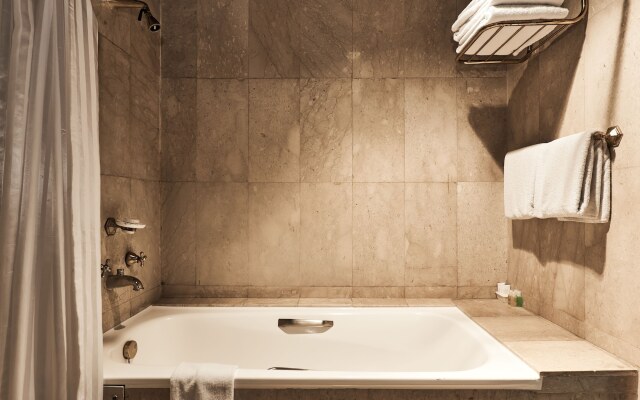 Safari Park Hotel And Casino