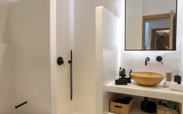 Villa Anamnisis With 5 Bedrooms and 5 5 Bathrooms