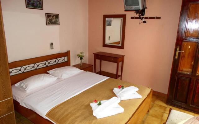 Akrotainaritis Rooms