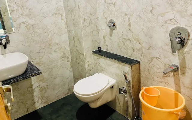 Stay 10 Parallel Apartment Hotel