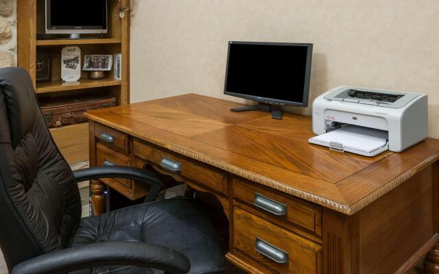 Stony Plain Inn and Suites