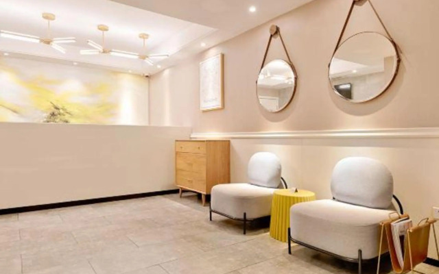 Chongqing Xidu TopView High Altitude Hotel (Chongqing Ranjiaba Dalongshan Light Rail Store)