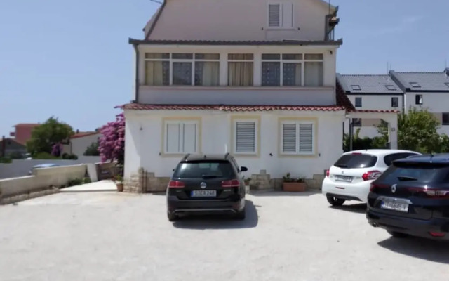 Trogir Downtown Apartments With Private Parking