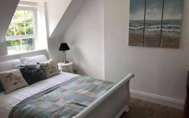 5, Sandleigh Apartment