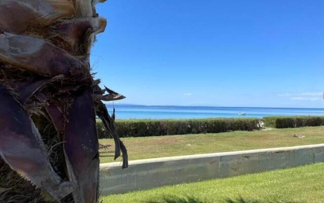 Cozy Beachfront Maisonette Offers Panoramic Views of Sea!