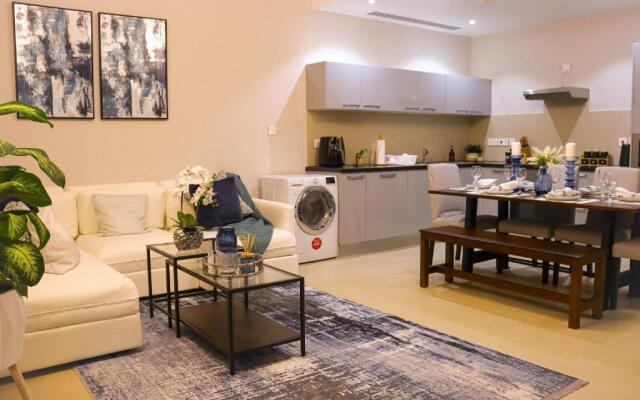Stylish Apartment with a Jacuzzi (Park&Pool View)