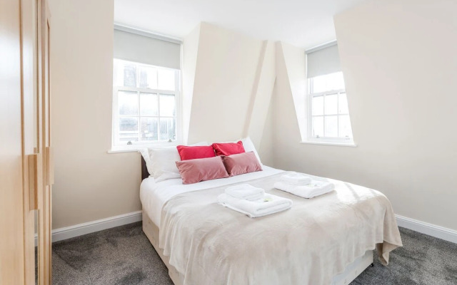 Taste Central London Living in Lush Home