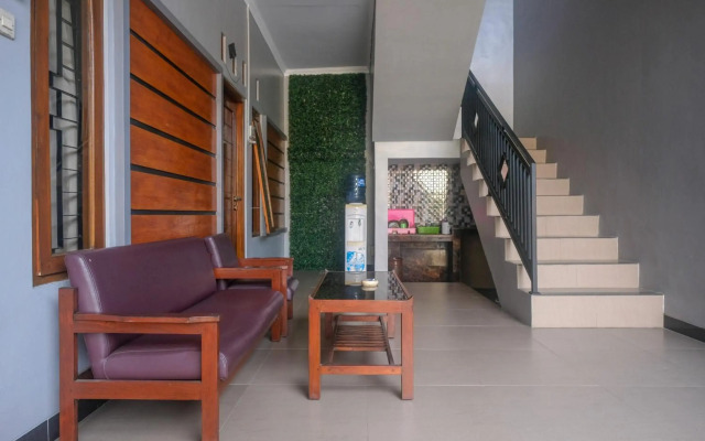 Super OYO 1226 Al Abror Homestay