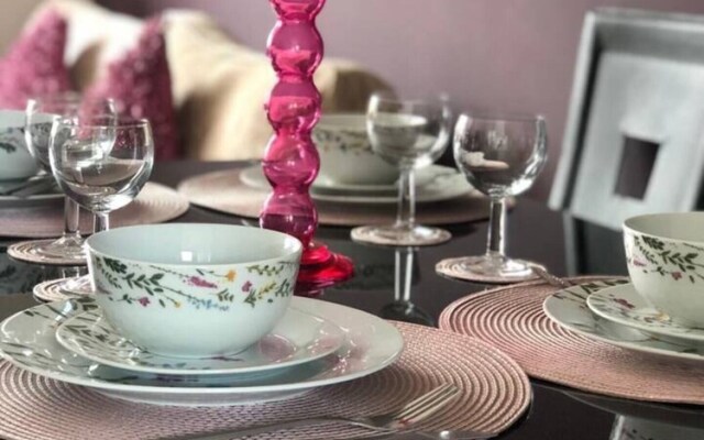 Stunning 2-bed Serviced Selfcatering Apartment