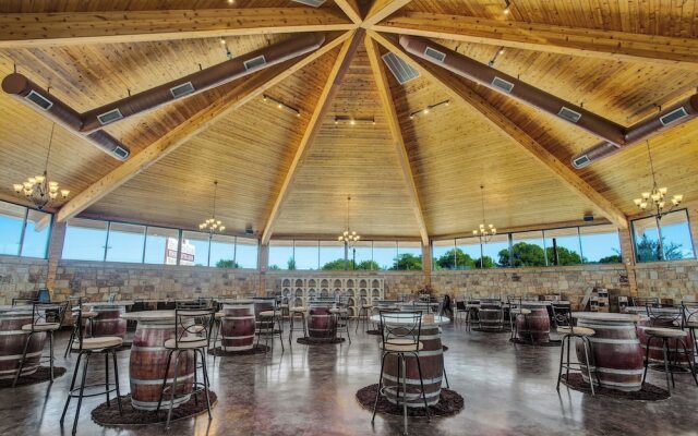 Mendelbaum Winery Guest Cabins