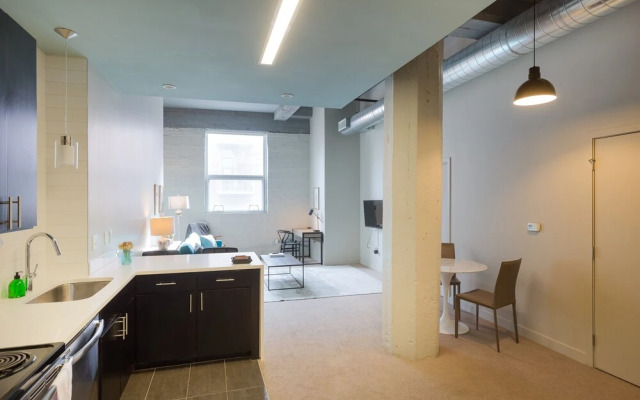 Spacious 1BR with Free Parking | Zen@Boss