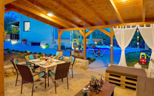 Modern Villa in Crete with Pool And Hammock