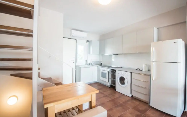 halu! Modern & Cozy Seafront Villa