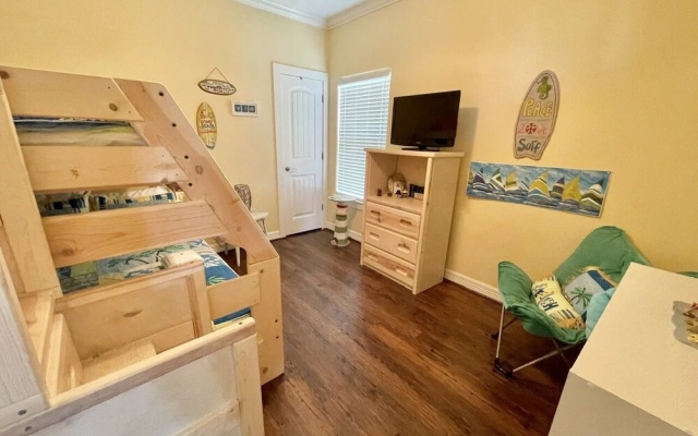 Beachy Beach 3 Bedroom Home by Redawning