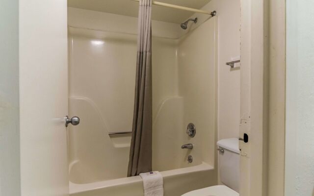 Motel 6 Raleigh, NC - Cary