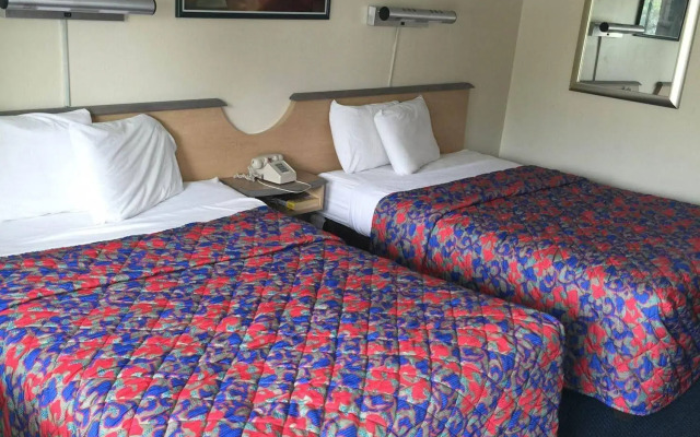 Q Lodging Motel