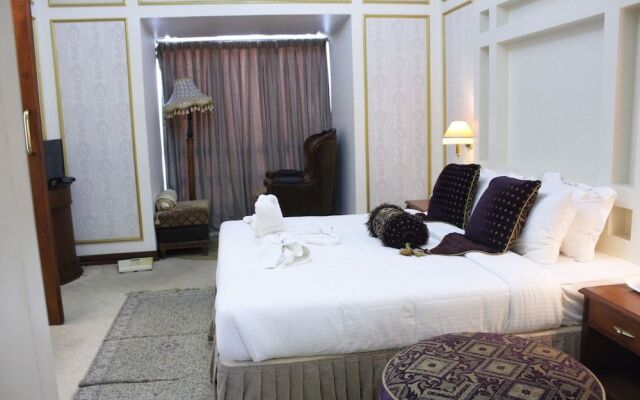 Regant Lake Palace Hotel